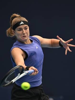 (240928) -- BEIJING, Sept. 28, 2024 -- Karolina Muchova of the Czech Republic returns a shot during the women s singles second round match between Karolina Muchova of the Czech Republic and Yuan Yue of China at 2024 China Open tennis tournament in Beijing, capital of China, Sept. 28, 2024. ) (SP)CHINA-BEIJING-TENNIS-CHINA OPEN-WOMEN S SINGLES-SECOND ROUND (CN) ZhangxLong 