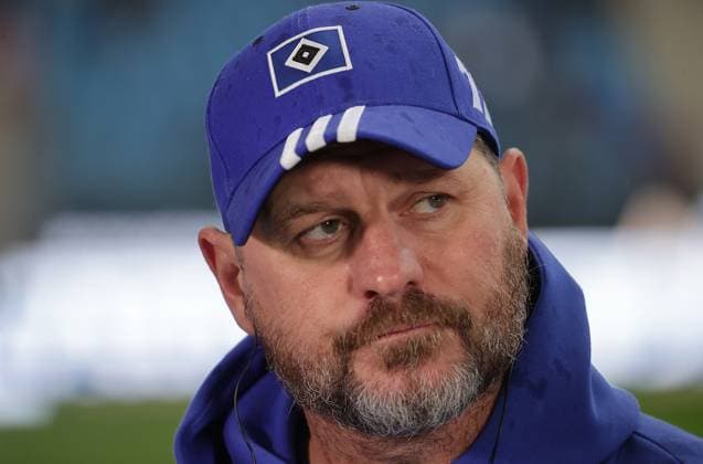 Head Coach Steffen Baumgart HSV Football, Men, Season 2024 2025, 2 BL, Volksparkstadion, Hamburger SV vs SC Paderborn DFL REGULATIONS PROHIBIT ANY USE OF PHOTOGRAPHS AS IMAGE SEQUENCES AND OR QUASI VIDEO