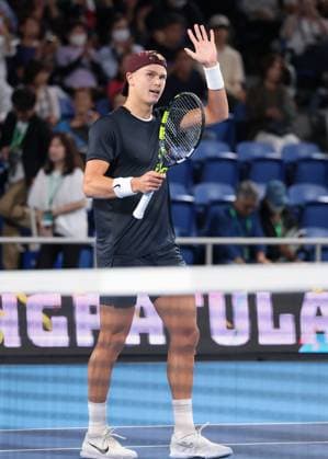 Holger Rune waves and thanks the crowd, fans after the win, Kinoshita Group Japan Open Tennis Championships, Tokyo, Japan Copyright: xJuergenxHasenkopfx