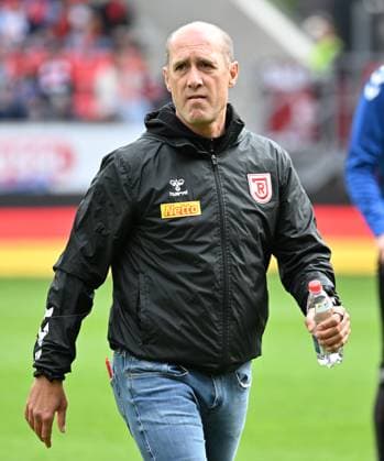28 09 2024 Soccer Season 2024 2025 2 Soccer Bundesliga 07 Matchday SSV Jahn Regensburg 1 FC Kaiserslautern Lautern FCK Rote Teulfel Sportfoto Zink xwoxzix DFL regulations prohibit any use of photographs as image sequences and or quasi video only for editorial use Joe Joseph Enochs Trainer SSV Jahn Regensburg