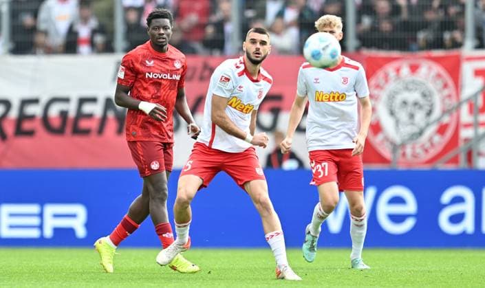 28 09 2024 Soccer Season 2024 2025 2 Soccer Bundesliga 07 Matchday SSV Jahn Regensburg 1 FC Kaiserslautern Lautern FCK Rote Teulfel Sportfoto Zink xwoxzix DFL regulations prohibit any use of photographs as image sequences and or quasi video only for editorial use Ragnar Ache 9, 1 FC Kaiserslautern FCK Rasim Bulic 5, SSV Jahn Regensburg