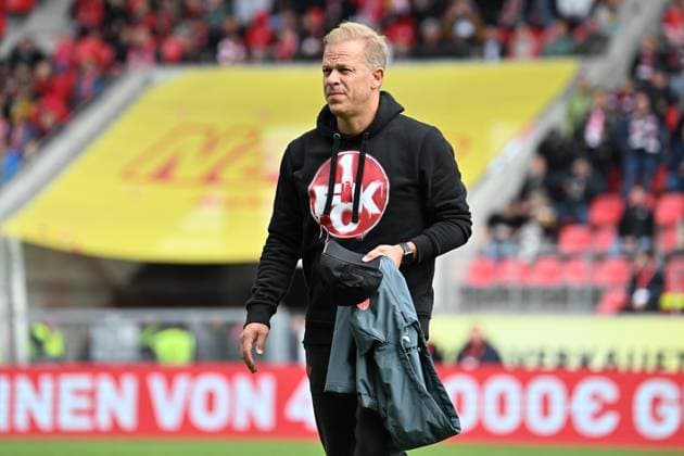 28 09 2024 Soccer Season 2024 2025 2 Soccer Bundesliga 07 Matchday SSV Jahn Regensburg 1 FC Kaiserslautern Lautern FCK Rote Teulfel Sportfoto Zink xwoxzix DFL regulations prohibit any use of photographs as image sequences and or quasi video only for editorial use Markus Anfang Trainer 1 FC Kaiserslautern FCK