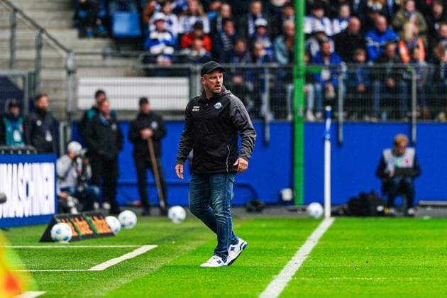 Lukas Kwasniok SC Paderborn, Coach GER, Hamburger SV vs SC Paderborn 07, Football, 2 Bundesliga, Matchday 7, Season 2024 2025, 28 09 2024 DFL REGULATIONS PROHIBIT ANY USE OF PHOTOGRAPHS AS IMAGE SEQUENCES AND OR QUASI VIDEO GER, Hamburger SV vs SC Paderborn 07, Football, 2 Bundesliga, Matchday 7, Season 2024 2025, 28 09 2024 Hamburg Copyright: xEibner-Pressefoto MarcelxvonxFehrnx EP_MFN