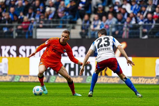 Filip Bilbija SC Paderborn, 07 , Jonas Meffert Hamburger SV, 23 GER, Hamburger SV vs SC Paderborn 07, Football, 2 Bundesliga, Matchday 7, Season 2024 2025, 28 09 2024 DFL REGULATIONS PROHIBIT ANY USE OF PHOTOGRAPHS AS IMAGE SEQUENCES AND OR QUASI VIDEO GER, Hamburger SV vs SC Paderborn 07, Football, 2 Bundesliga, Matchday 7, Season 2024 2025, 28 09 2024 Hamburg Copyright: xEibner-Pressefoto MarcelxvonxFehrnx EP_MFN