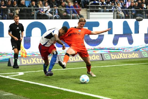 GER,Hamburg, Fußball, DFB, Hamburger SV vs SC Paderborn, im Hamburger Volksparkstadion , 28 09 2024, v l Davie Selke Hamburger SV , Felix Goetze SC Paderborn in aktion, in action DFL regulations prohibit any use of photographs as image sequences and or quasi video Copyright: HMBxMedia FernandoxSoares