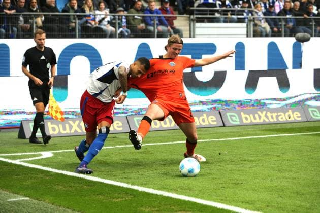 GER,Hamburg, Fußball, DFB, Hamburger SV vs SC Paderborn, im Hamburger Volksparkstadion , 28 09 2024, v l Davie Selke Hamburger SV , Felix Goetze SC Paderborn in aktion, in action DFL regulations prohibit any use of photographs as image sequences and or quasi video Copyright: HMBxMedia FernandoxSoares