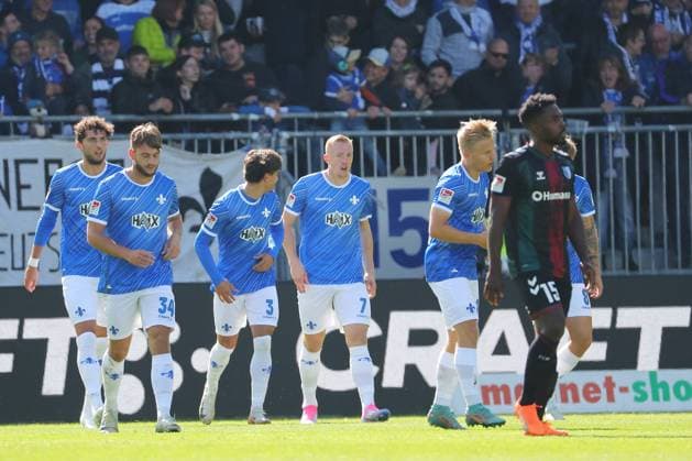 28 09 2024, xtvx, Fussball 2 Bundesliga, SV Darmstadt 98 1 FC Magdeburg emspor, v l Goal scored, Tor zum 1 0 Isac Lidberg SV Darmstadt 98 Torjubel, Goal celebration, celebrate the goal, celebrates scoring DFL DFB REGULATIONS PROHIBIT ANY USE OF PHOTOGRAPHS as IMAGE SEQUENCES and or QUASI VIDEO Darmstadt