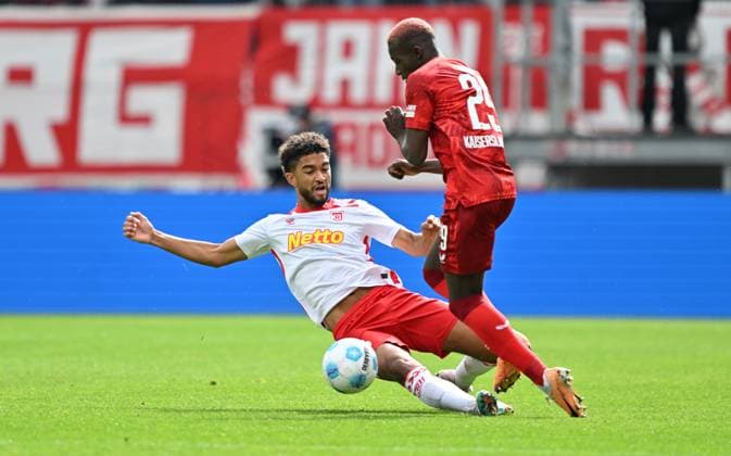28 09 2024 Soccer Season 2024 2025 2 Soccer Bundesliga 07 Matchday SSV Jahn Regensburg 1 FC Kaiserslautern Lautern FCK Rote Teulfel Sportfoto Zink xwoxzix DFL regulations prohibit any use of photographs as image sequences and or quasi video only for editorial use Bryan Hein 3, SSV Jahn Regensburg Richmond Tachie 29, 1 FC Kaiserslautern FCK