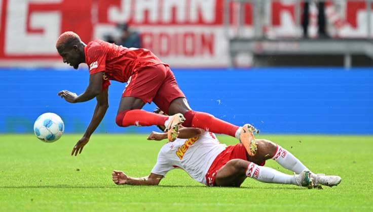 28 09 2024 Soccer Season 2024 2025 2 Soccer Bundesliga 07 Matchday SSV Jahn Regensburg 1 FC Kaiserslautern Lautern FCK Rote Teulfel Sportfoto Zink xwoxzix DFL regulations prohibit any use of photographs as image sequences and or quasi video only for editorial use Richmond Tachie 29, 1 FC Kaiserslautern FCK Bryan Hein 3, SSV Jahn Regensburg