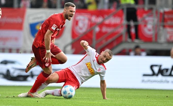 28 09 2024 Soccer Season 2024 2025 2 Soccer Bundesliga 07 Matchday SSV Jahn Regensburg 1 FC Kaiserslautern Lautern FCK Rote Teulfel Sportfoto Zink xwoxzix DFL regulations prohibit any use of photographs as image sequences and or quasi video only for editorial use Boris Tomiak 2, 1 FC Kaiserslautern FCK Andreas Geipl 8, SSV Jahn Regensburg