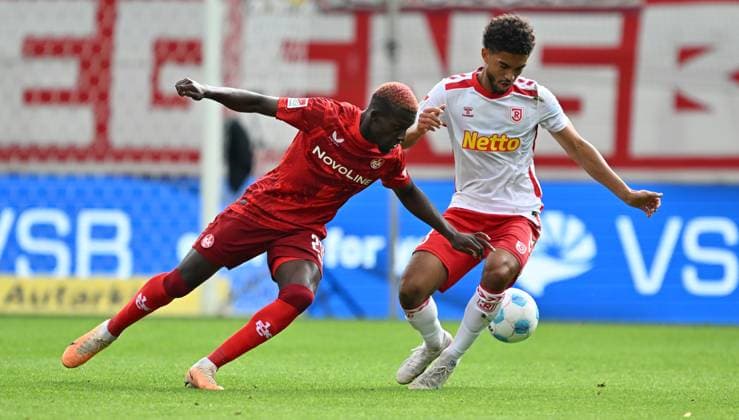 28 09 2024 Soccer Season 2024 2025 2 Soccer Bundesliga 07 Matchday SSV Jahn Regensburg 1 FC Kaiserslautern Lautern FCK Rote Teulfel Sportfoto Zink xwoxzix DFL regulations prohibit any use of photographs as image sequences and or quasi video only for editorial use Richmond Tachie 29, 1 FC Kaiserslautern FCK Bryan Hein 3, SSV Jahn Regensburg
