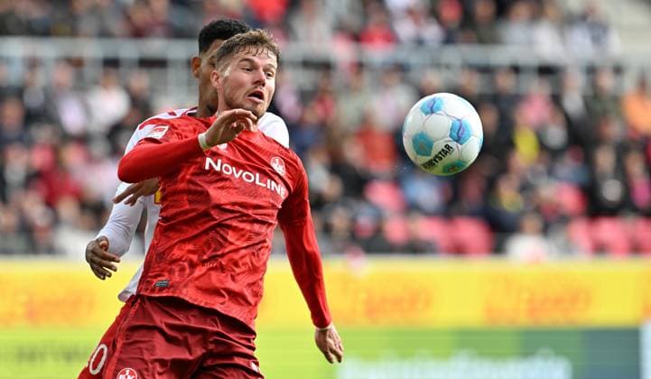 28 09 2024 Soccer Season 2024 2025 2 Soccer Bundesliga 07 Matchday SSV Jahn Regensburg 1 FC Kaiserslautern Lautern FCK Rote Teulfel Sportfoto Zink xwoxzix DFL regulations prohibit any use of photographs as image sequences and or quasi video only for editorial use Jan Elvedi 33, 1 FC Kaiserslautern FCK