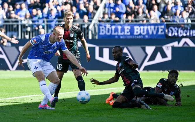 28 09 2024, xfux, Fussball 2 Bundesliga, SV Darmstadt 98 1 FC Magdeburg, v l Torschuetze Torschütze Isac Lidberg SV Darmstadt 98 Goal scored, Tor zum 1 0 DFL DFB REGULATIONS PROHIBIT ANY USE OF PHOTOGRAPHS as IMAGE SEQUENCES and or QUASI VIDEO Licensing of the photographic work to and or by SV Darmstadt 1898 e V and subsidiaries is not permitted No release of or sale to SV Darmstadt 1898 e V Darmstadt