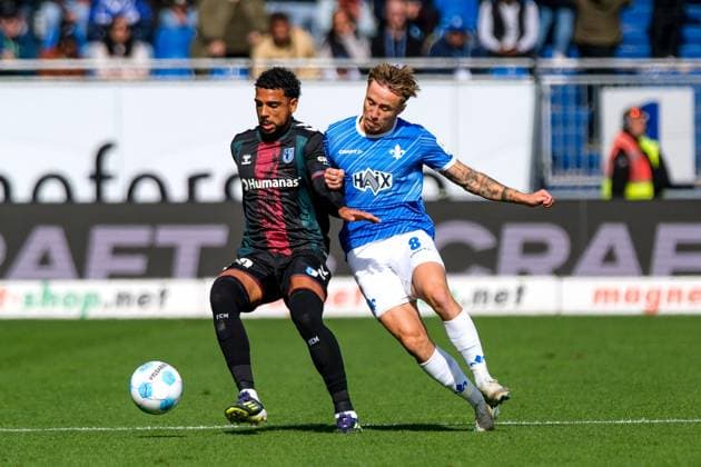 Xavier Amaechi 1 FC Magdeburg, 20 in duel with Luca Marseiler SV Darmstadt 98, 08 , GER, SV Darmstadt 98 vs 1 FC Magdeburg, Soccer, 2 Bundesliga, Matchday 7, Season 2024 2025, 28 09 2024 DFL REGULATIONS PROHIBIT ANY USE OF PHOTOGRAPHS as IMAGE SEQUENCES and or QUASI VIDEO GER, SV Darmstadt 98 vs 1 FC Magdeburg, Football, 2 Bundesliga, Matchday 7, Season 2024 2025, 28 09 2024 Darmsatdt Copyright: xEibner-Pressefoto FlorianxWieganx EP_FWD