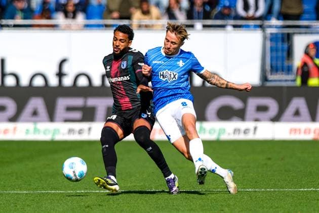 Xavier Amaechi 1 FC Magdeburg, 20 in duel with Luca Marseiler SV Darmstadt 98, 08 , GER, SV Darmstadt 98 vs 1 FC Magdeburg, Soccer, 2 Bundesliga, Matchday 7, Season 2024 2025, 28 09 2024 DFL REGULATIONS PROHIBIT ANY USE OF PHOTOGRAPHS as IMAGE SEQUENCES and or QUASI VIDEO GER, SV Darmstadt 98 vs 1 FC Magdeburg, Football, 2 Bundesliga, Matchday 7, Season 2024 2025, 28 09 2024 Darmsatdt Copyright: xEibner-Pressefoto FlorianxWieganx EP_FWD