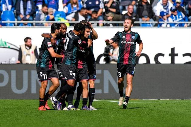 Livan Burcu 1 FC Magdeburg, 29 and team celebrate the goal to 1 1, GER, SV Darmstadt 98 vs 1 FC Magdeburg, Football, 2 Bundesliga, Matchday 7, Season 2024 2025, 28 09 2024 DFL REGULATIONS PROHIBIT ANY USE OF PHOTOGRAPHS as IMAGE SEQUENCES and or QUASI VIDEO GER, SV Darmstadt 98 vs 1 FC Magdeburg, Football, 2 Bundesliga, Matchday 7, Season 2024 2025, 28 09 2024 Darmsatdt Copyright: xEibner-Pressefoto FlorianxWieganx EP_FWD