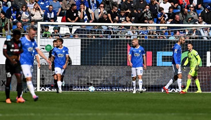 28 09 2024, xfux, Fußball 2 Bundesliga, SV Darmstadt 98 1 FC Magdeburg, v l Livan Burcu 1 FC Magdeburg not in picture , Kai Klefisch SV Darmstadt 98 , Aleksandar Vukotic SV Darmstadt 98 , Marcel Schuhen SV Darmstadt 98 Goal scored, Tor zum 1 1 DFL DFB REGULATIONS PROHIBIT ANY USE OF PHOTOGRAPHS as IMAGE SEQUENCES and or QUASI VIDEO Licensing of the photographic work to and or by SV Darmstadt 1898 e V and subsidiaries is not permitted No release of or sale to SV Darmstadt 1898 e V Darmstadt