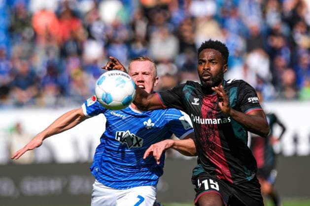 Isac Lidberg SV Darmstadt 98, 07 in duel with Daniel Heber 1 FC Magdeburg, 15 , GER, SV Darmstadt 98 vs 1 FC Magdeburg, Soccer, 2 Bundesliga, Matchday 7, Season 2024 2025, 28 09 2024 DFL REGULATIONS PROHIBIT ANY USE OF PHOTOGRAPHS as IMAGE SEQUENCES and or QUASI VIDEO GER, SV Darmstadt 98 vs 1 FC Magdeburg, Football, 2 Bundesliga, Matchday 7, Season 2024 2025, 28 09 2024 Darmsatdt Copyright: xEibner-Pressefoto FlorianxWieganx EP_FWD