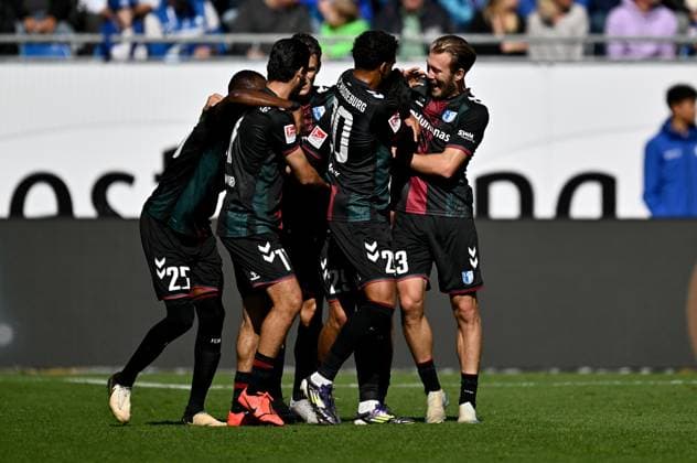 28 09 2024, xfux, Fußball 2 Bundesliga, SV Darmstadt 98 1 FC Magdeburg, v l Jason Ceka 1 FC Magdeburg , Livan Burcu 1 FC Magdeburg and player 1 FC Magdeburg Torjubel, Jubel, Goal celebration, celebrate the goal zum 1 1 jubelnd bejubelt jubelt jubeln Jubel DFL DFB REGULATIONS PROHIBIT ANY USE OF PHOTOGRAPHS as IMAGE SEQUENCES and or QUASI VIDEO Licensing of the photographic work to and or by SV Darmstadt 1898 e V and subsidiaries is not permitted No release of or sale to SV Darmstadt 1898 e V Darmstadt
