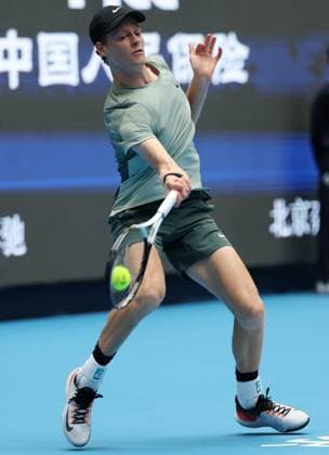 (240928) -- BEIJING, Sept. 28, 2024 -- Jannik Sinner hits a return during the men s singles second round match between Jannik Sinner of Italy and Roman Safiullin of Russia at 2024 China Open tennis tournament in Beijing, capital of China, Sept. 28, 2024. ) (SP)CHINA-BEIJING-TENNIS-CHINA OPEN-MEN S SINGLES (CN) ZhangxChenlin 