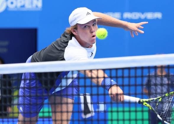September 28, 2024, Tokyo, Japan - Alex Michelsen of the United States retuens the ball against Christopher O connell of Australia at the second round match of the Japan Open Tennis championships at the Ariake Colosseum in Tokyo on Saturday, September 28, 2024. (photo by Yoshio Tsunoda AFLO) Noxthirdxpartyxsales  (0765381583st)