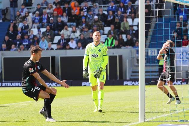 28 09 2024, xtvx, Soccer 2 Bundesliga, SV Darmstadt 98 1 FC Magdeburg emspor, v l Martijn Kaars 1 FC Magdeburg Goalkeeper Marcel Schuhen SV Darmstadt 98 Connor Krempicki 1 FC Magdeburg Portrait DFL DFB REGULATIONS PROHIBIT ANY USE OF PHOTOGRAPHS as IMAGE SEQUENCES and or QUASI VIDEO Darmstadt