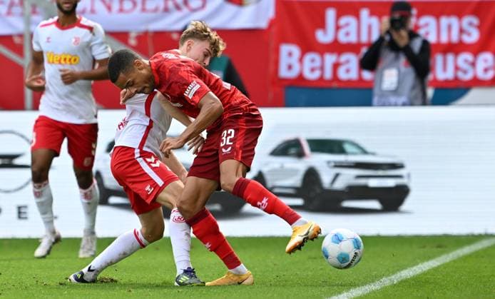 28 09 2024 Soccer Season 2024 2025 2 Soccer Bundesliga 07 Matchday SSV Jahn Regensburg 1 FC Kaiserslautern Lautern FCK Rote Teulfel Sportfoto Zink xwoxzix DFL regulations prohibit any use of photographs as image sequences and or quasi video only for editorial use Dominik Kother 27, SSV Jahn Regensburg Jan Gyamerah 32, 1 FC Kaiserslautern FCK