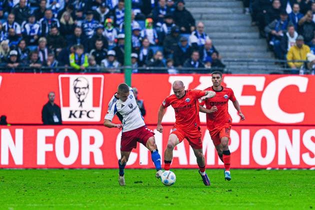 Miro Muheim Hamburger SV, 28 , Sven Michel SC Paderborn, 11 GER, Hamburger SV vs SC Paderborn 07, Football, 2 Bundesliga, Matchday 7, Season 2024 2025, 28 09 2024 DFL REGULATIONS PROHIBIT ANY USE OF PHOTOGRAPHS AS IMAGE SEQUENCES AND OR QUASI VIDEO GER, Hamburger SV vs SC Paderborn 07, Football, 2 Bundesliga, Matchday 7, Season 2024 2025, 28 09 2024 Hamburg Copyright: xEibner-Pressefoto MarcelxvonxFehrnx EP_MFN