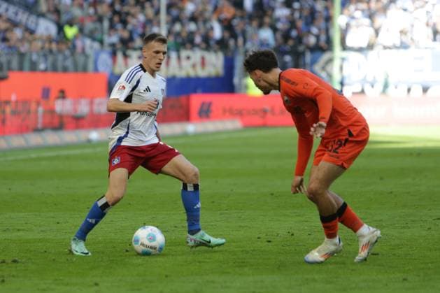 GER,Hamburg, Fußball, DFB, Hamburger SV vs SC Paderborn, im Hamburger Volksparkstadion , 28 09 2024, v l Emir Sahiti Hamburger SV in aktion, in action DFL regulations prohibit any use of photographs as image sequences and or quasi video Copyright: HMBxMedia FernandoxSoares