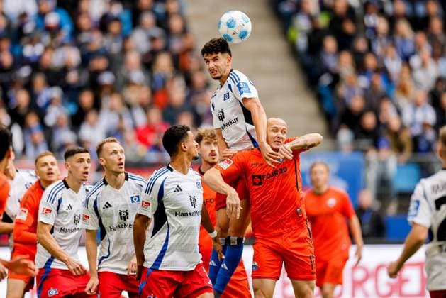 Hamburg, 28 September 2024 Football, 2 Bundesliga 2024 25, Hamburger SV SC Paderborn 07 Daniel Elfadli Hamburger SV, 8 , Sven Michel SC Paderborn 07, 11 DFL REGULATIONS PROHIBIT ANY USE OF PHOTOGRAPHS AS IMAGE SEQUENCES AND OR QUASI VIDEO