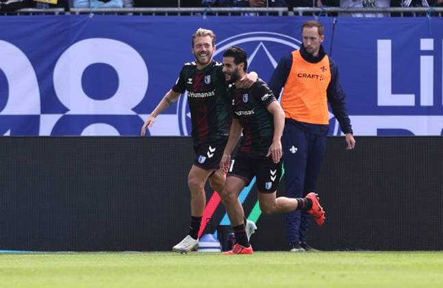 28 09 2024, xdcx, Fußball 2 Bundesliga, SV Darmstadt 98 1 FC Magdeburg, emonline, emspor, despor, v l , Torjubel zum 1 2 durch Connor Krempicki 1 FC Magdeburg , Goal celebration, celebrate the goal DFL DFB REGULATIONS PROHIBIT ANY USE OF PHOTOGRAPHS AS IMAGE SEQUENCES AND OR QUASI VIDEO Copyright: HMBxMedia Claus