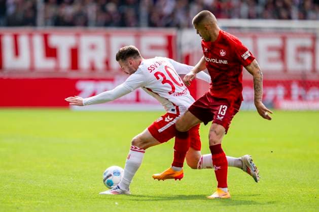 28 09 2024 Football, 2 Bundesliga SSV Jahn Regensburg 1 FC Kaiserslautern, Season 2024 2025 Regensburgs Christian Kühlwetter l and Lauterns Erik Wekesser fight for the ball IMPORTANT NOTICE According to the regulations of the DFL German Football League and the DFB German Football Association, it is prohibited to use or have used photographs taken in the stadium and or of the match in the form of sequential images and or video-like photo series Copyright: xDavidxInderliedx