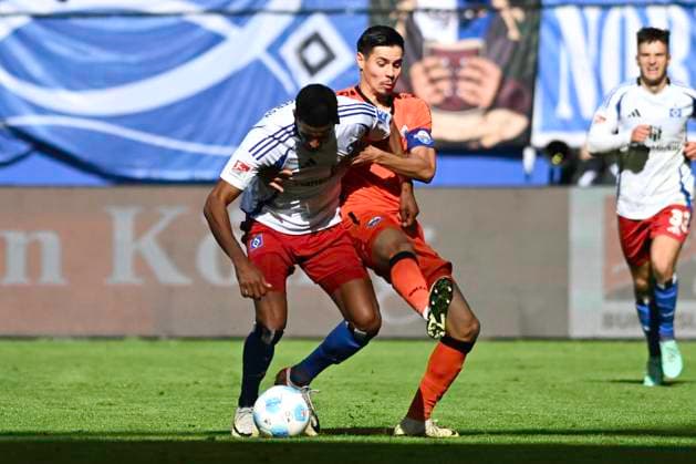 GER 2 FBL,, Hamburger SV vs SC Paderborn 07 28 09 2024, Volksparkstadion, Hamburg, GER 2 FBL, Hamburger SV vs SC Paderborn 07 in the picture Robert Glatzel Hamburg 09 tries to assert himself against Raphael Obermair Paderborn 23 nordphotoxGmbH xWitke nph00002