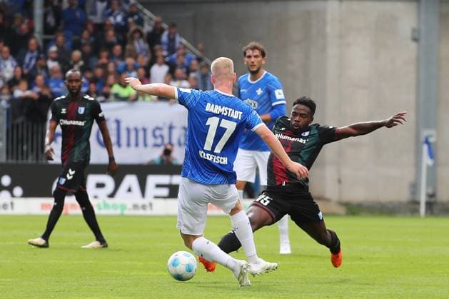 28 09 2024, xtvx, Fußball 2 Bundesliga, SV Darmstadt 98 1 FC Magdeburg emspor, v l Zweikampf, Duell, duel, tackle, compete Kai Klefisch SV Darmstadt 98 Daniel Heber 1 FC Magdeburg DFL DFB REGULATIONS PROHIBIT ANY USE OF PHOTOGRAPHS as IMAGE SEQUENCES and or QUASI VIDEO Darmstadt