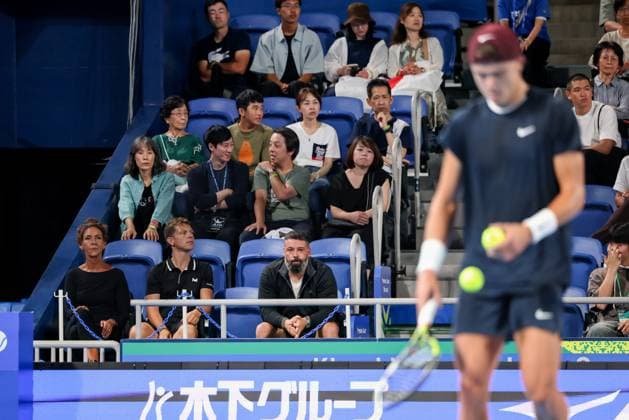 Holger Rune Team, Kinoshita Group Japan Open Tennis Championships, Tokyo, Japan, Holger Rune Team R L Benjamin Ebrahimzadeh, physiotherapist Louis Fresneau and mother Aneke Rune sitting in the players box Copyright: xJuergenxHasenkopfx