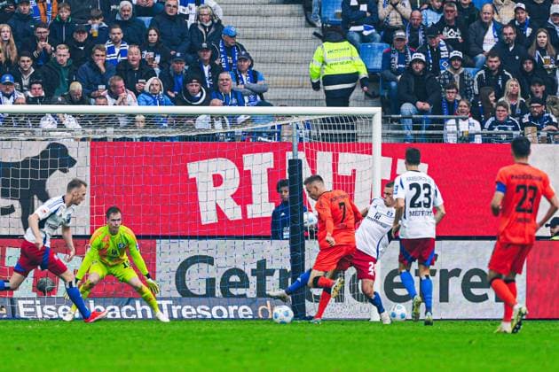 Goal to 0 1 Filip Bilbija SC Paderborn, 07 GER, Hamburger SV vs SC Paderborn 07, Football, 2 Bundesliga, Matchday 7, Season 2024 2025, 28 09 2024 DFL REGULATIONS PROHIBIT ANY USE OF PHOTOGRAPHS AS IMAGE SEQUENCES AND OR QUASI VIDEO GER, Hamburger SV vs SC Paderborn 07, Football, 2 Bundesliga, Matchday 7, Season 2024 2025, 28 09 2024 Hamburg Copyright: xEibner-Pressefoto MarcelxvonxFehrnx EP_MFN