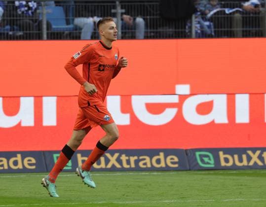 Goal celebration 0 1 Filip Bilbija SC Paderborn 07 Football, Men, Season 2024 2025, 2 BL, Volksparkstadion, Hamburger SV vs SC Paderborn DFL REGULATIONS PROHIBIT ANY USE OF PHOTOGRAPHS AS IMAGE SEQUENCES AND OR QUASI VIDEO