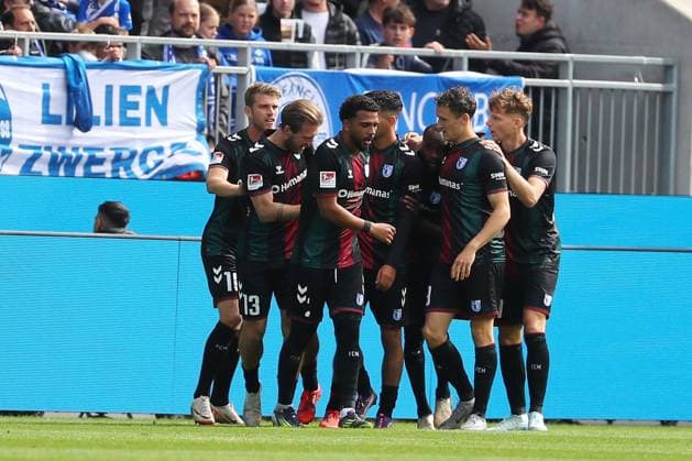 28 09 2024, xtvx, Fussball 2 Bundesliga, SV Darmstadt 98 1 FC Magdeburg emspor, v l Goal scored, Tor zum 1 2 Connor Krempicki 1 FC Magdeburg Torjubel, Goal celebration, celebrate the goal, celebrates scoring DFL DFB REGULATIONS PROHIBIT ANY USE OF PHOTOGRAPHS as IMAGE SEQUENCES and or QUASI VIDEO Darmstadt