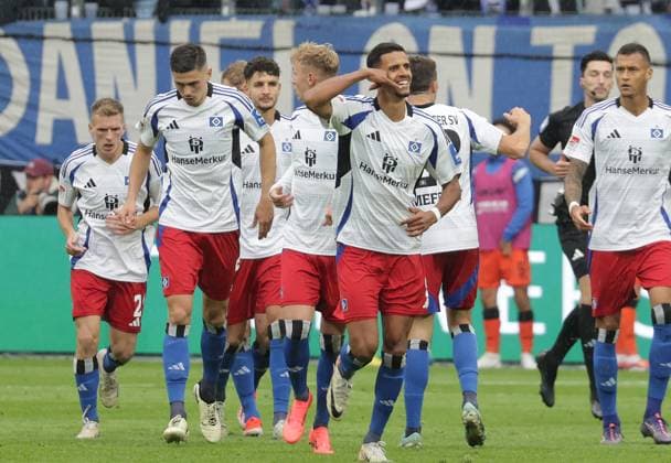 Goal celebration 1 1 Robert Glatzel HSV Fussball, Herren, Saison 2024 2025, 2 BL, Volksparkstadion, Hamburger SV vs SC Paderborn DFL REGULATIONS PROHIBIT ANY USE OF PHOTOGRAPHS AS IMAGE SEQUENCES AND OR QUASI VIDEO