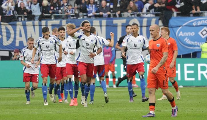 Goal celebration 1 1 Robert Glatzel HSV Fussball, Herren, Saison 2024 2025, 2 BL, Volksparkstadion, Hamburger SV vs SC Paderborn DFL REGULATIONS PROHIBIT ANY USE OF PHOTOGRAPHS AS IMAGE SEQUENCES AND OR QUASI VIDEO