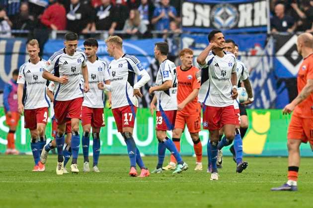 GER 2 FBL,, Hamburger SV vs SC Paderborn 07 28 09 2024, Volksparkstadion, Hamburg, GER 2 FBL, Hamburger SV vs SC Paderborn 07 in the picture Robert Glatzel Hamburg 09 shoots the goal for the 1 1 equalizer for Hamburg past goalkeeper Pelle Boevink Paderborn l 01 and cheers nordphotoxGmbH xWitke nph00002