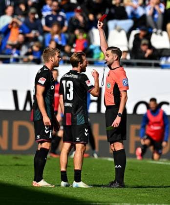 28 09 2024, xfux, Soccer 2 Bundesliga, SV Darmstadt 98 1 FC Magdeburg, v l Marcus Mathisen 1 FC Magdeburg is shown the yellow red card by referee Michael Bacher, receive a yellow red card, sending off, foul, Connor Krempicki 1 FC Magdeburg DFL DFB REGULATIONS PROHIBIT ANY USE OF PHOTOGRAPHS as IMAGE SEQUENCES and or QUASI VIDEO Licensing of the photographic work to and or by SV Darmstadt 1898 e V and subsidiaries is not permitted No release of or sale to SV Darmstadt 1898 e V Darmstadt