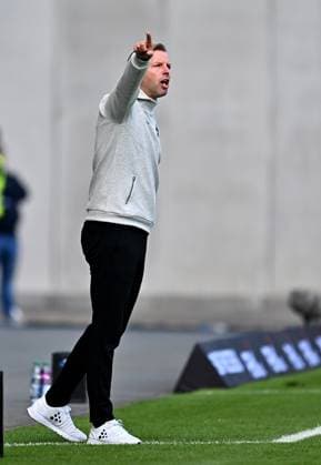 28 09 2024, xfux, Fussball 2 Bundesliga, SV Darmstadt 98 1 FC Magdeburg, v l coach Florian Kohfeldt SV Darmstadt 98 gives instructions, gesticulates, gesticulate with arms gives instructions, gesticulate, gesticolando DFL DFB REGULATIONS PROHIBIT ANY USE OF PHOTOGRAPHS as IMAGE SEQUENCES and or QUASI VIDEO Licensing of the photographic work to and or by SV Darmstadt 1898 e V and subsidiaries is not permitted No release of or sale to SV Darmstadt 1898 e V Darmstadt
