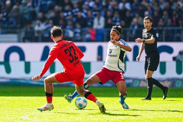Aaron Zehnter SC Paderborn, 32 , Immanuel Pherai Hamburger SV, 10 GER, Hamburger SV vs SC Paderborn 07, Football, 2 Bundesliga, Matchday 7, Season 2024 2025, 28 09 2024 DFL REGULATIONS PROHIBIT ANY USE OF PHOTOGRAPHS AS IMAGE SEQUENCES AND OR QUASI VIDEO GER, Hamburger SV vs SC Paderborn 07, Football, 2 Bundesliga, Matchday 7, Season 2024 2025, 28 09 2024 Hamburg Copyright: xEibner-Pressefoto MarcelxvonxFehrnx EP_MFN