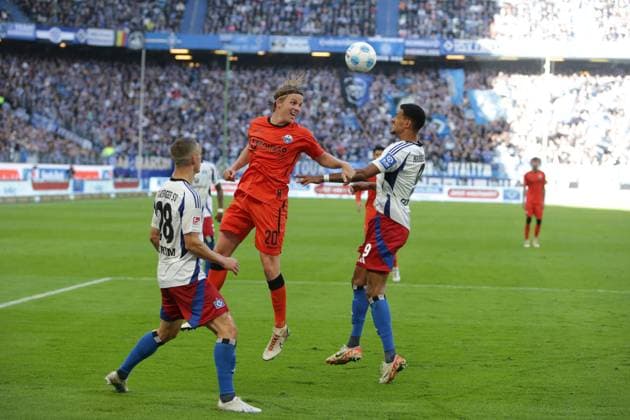GER,Hamburg, Fußball, DFB, Hamburger SV vs SC Paderborn, im Hamburger Volksparkstadion , 28 09 2024, v l Miro Muheim Hamburger SV , Felix Goetze SC Paderborn , Robert Glatzel Hamburger SV in aktion, in action DFL regulations prohibit any use of photographs as image sequences and or quasi video Copyright: HMBxMedia FernandoxSoares