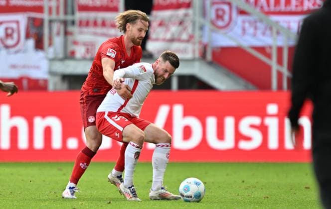 28 09 2024 Soccer Season 2024 2025 2 Soccer Bundesliga 07 Matchday SSV Jahn Regensburg 1 FC Kaiserslautern Lautern FCK Rote Teulfel Sportfoto Zink xwoxzix DFL regulations prohibit any use of photographs as image sequences and or quasi video only for editorial use Jannis Heuer 24, 1 FC Kaiserslautern FCK Christian Kühlwetter 30, SSV Jahn Regensburg