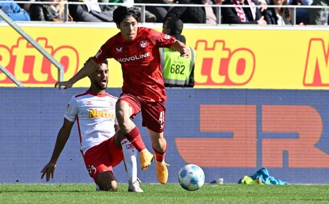 28 09 2024 Soccer Season 2024 2025 2 Soccer Bundesliga 07 Matchday SSV Jahn Regensburg 1 FC Kaiserslautern Lautern FCK Rote Teulfel Sportfoto Zink xwoxzix DFL regulations prohibit any use of photographs as image sequences and or quasi video only for editorial use Daisuke Yokota 41, 1 FC Kaiserslautern FCK vor Bryan Hein 3, SSV Jahn Regensburg