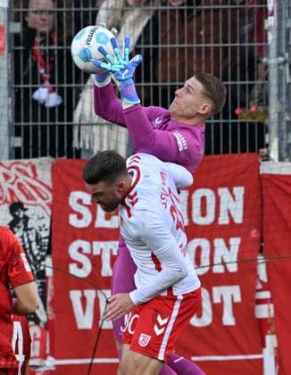 28 09 2024 Soccer Season 2024 2025 2 Soccer Bundesliga 07 Matchday SSV Jahn Regensburg 1 FC Kaiserslautern Lautern FCK Rote Teulfel Sportfoto Zink xwoxzix DFL regulations prohibit any use of photographs as image sequences and or quasi video only for editorial use Julian Krahl 1, 1 FC Kaiserslautern FCK Christian Kühlwetter 30, SSV Jahn Regensburg