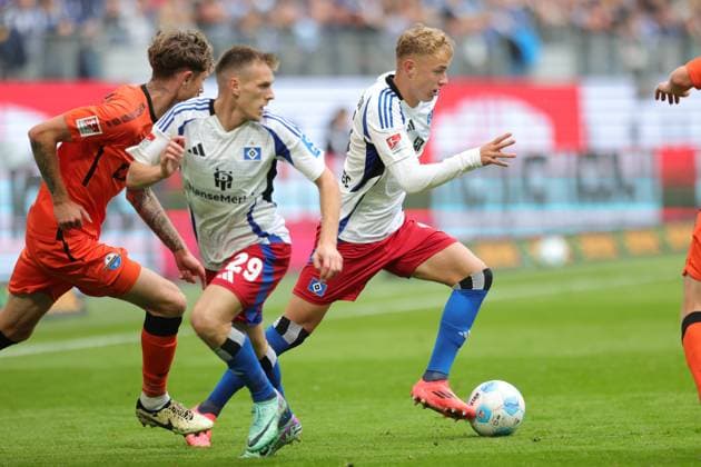 GER,Hamburg, Fußball, DFB, Hamburger SV vs SC Paderborn, im Hamburger Volksparkstadion , 28 09 2024, v l Emir Sahiti Hamburger SV Adam Karabec Hamburger SV DFL regulations prohibit any use of photographs as image sequences and or quasi video Copyright: HMBxMedia FernandoxSoares