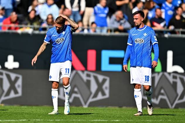 28 09 2024, xfux, Fußball 2 Bundesliga, SV Darmstadt 98 1 FC Magdeburg, v l Tobias Kempe SV Darmstadt 98 , Philipp Förster Foerster SV Darmstadt 98 enttaeuscht, enttaeuscht looking, dissapointed DFL DFB REGULATIONS PROHIBIT ANY USE OF PHOTOGRAPHS as IMAGE SEQUENCES and or QUASI VIDEO Licensing of the photographic work to and or by SV Darmstadt 1898 e V and subsidiaries is not permitted No release of or sale to SV Darmstadt 1898 e V Darmstadt
